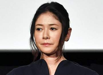 真木よう子 第2子の大胆寝相に「母とはなんぞやという定義から…」ファン「綺麗なドロップキック」