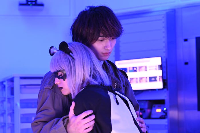 清野菜名、横浜流星「シロでもクロでもない世界で、パンダは笑う。」第1話放送後解禁カット(C)日本テレビ