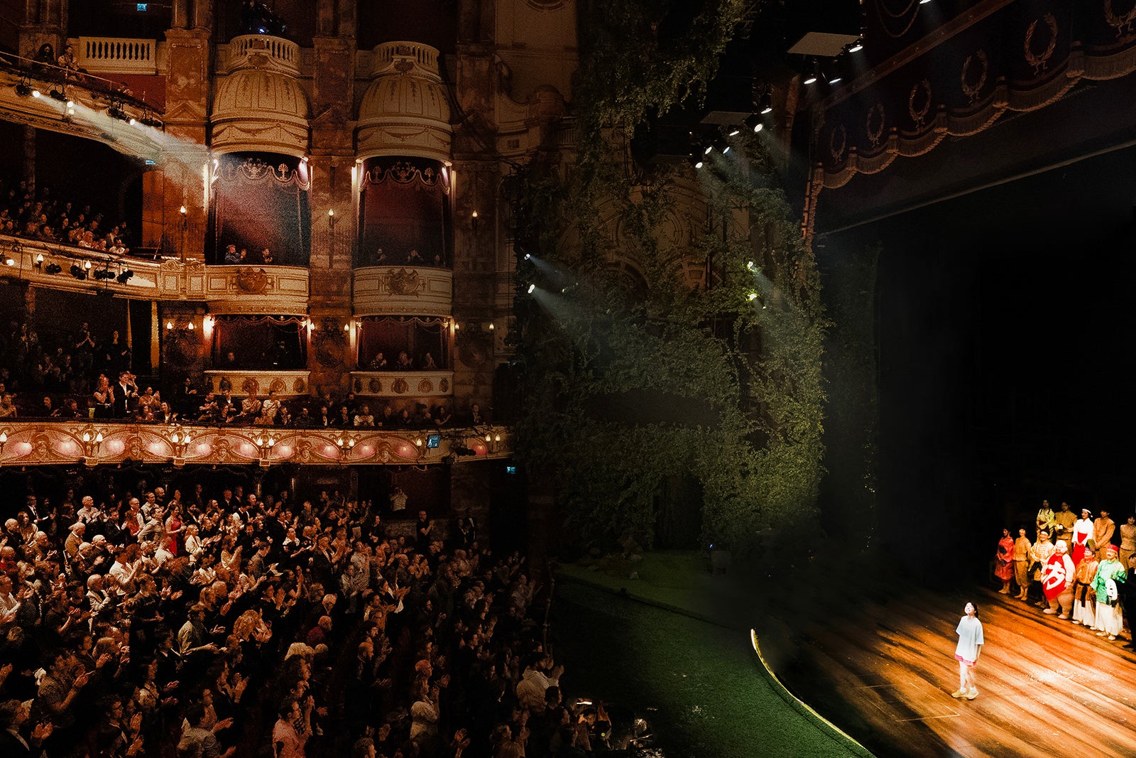 上白石萌音／舞台「千と千尋の神隠し」5月7日夜の部カーテンコール（提供写真）