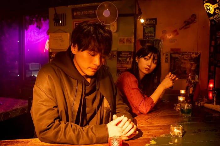 福士蒼汰、田中真琴「弁護士ソドム」第6話より(C)テレビ東京