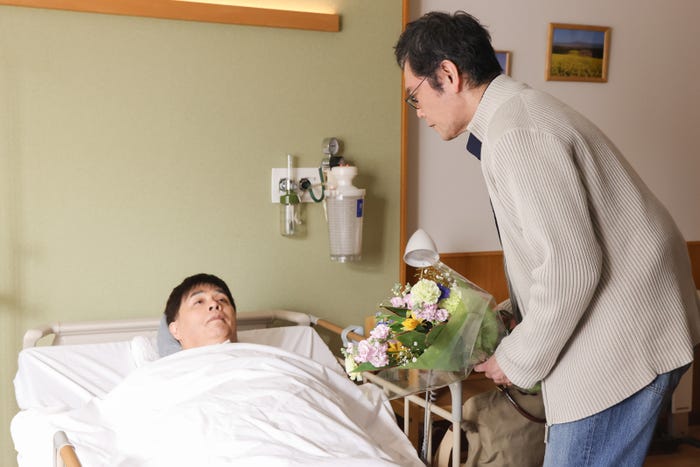 立川志らく、杉本哲太「Eye Love You」第8話より(C)TBS