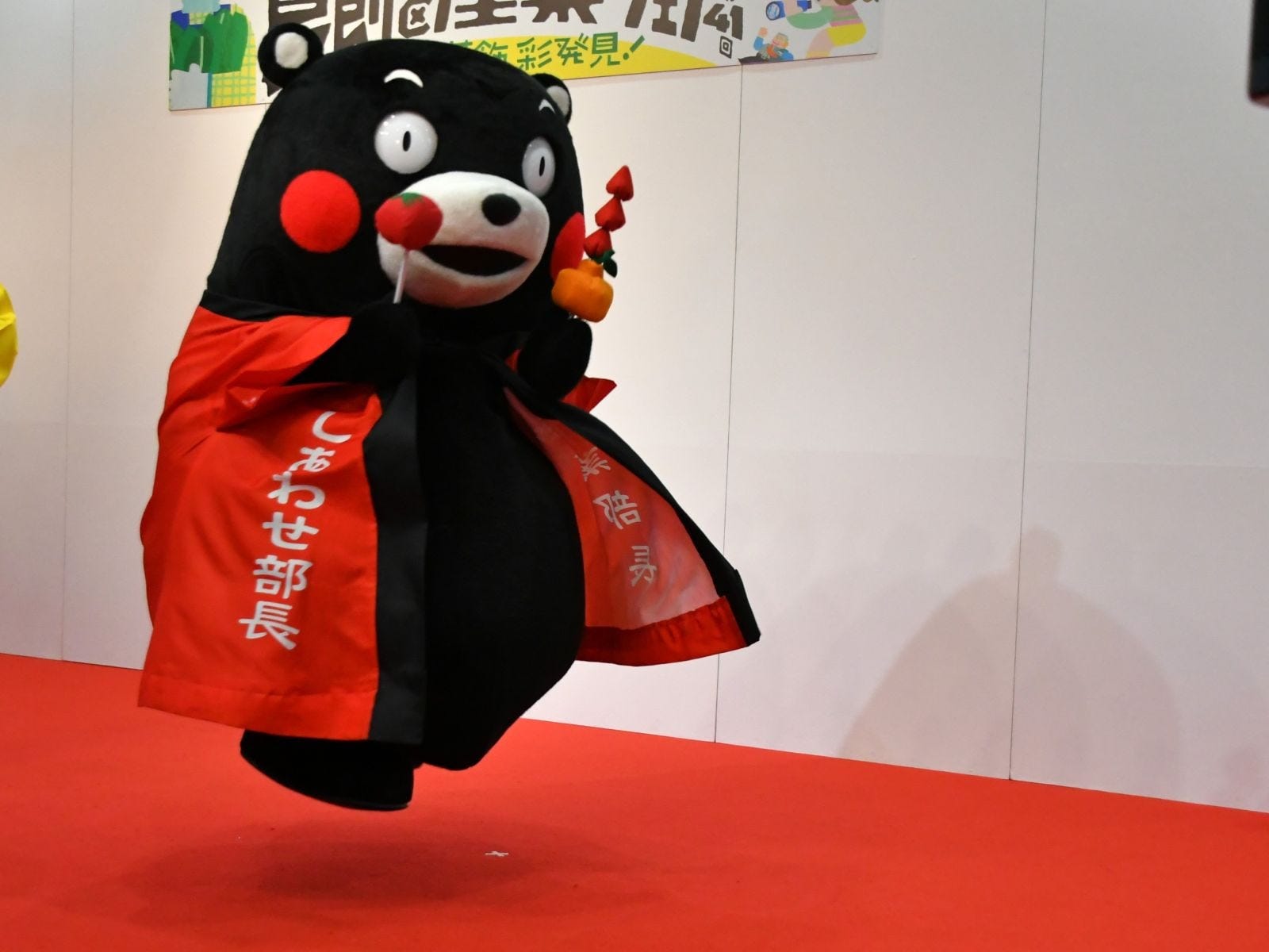 映え野菜&スイーツとともに=10月25日、東京都葛飾区