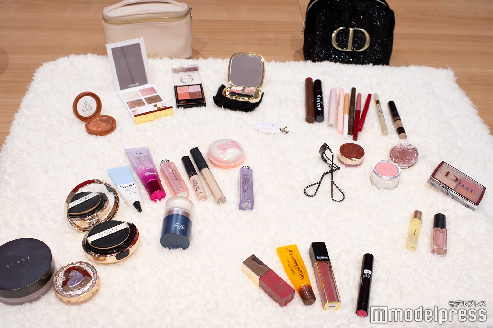 大谷映美里の私物メイクポーチ （C）モデルプレス