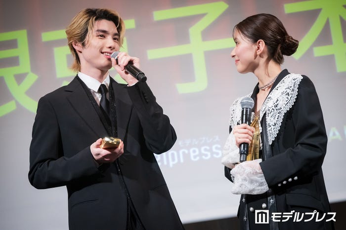 本田響矢、芳根京子(C)モデルプレス