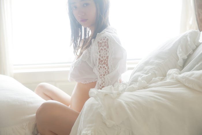 伊藤千晃「CHEERS」(画像提供:主婦と生活社)