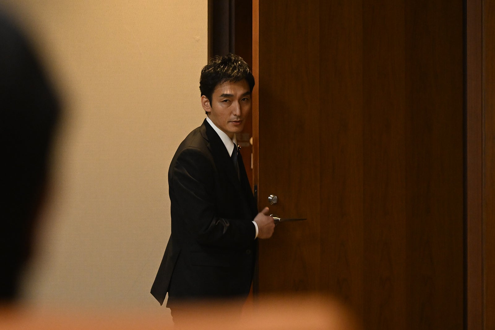 草なぎ剛「罠の戦争」最終話より（C）カンテレ