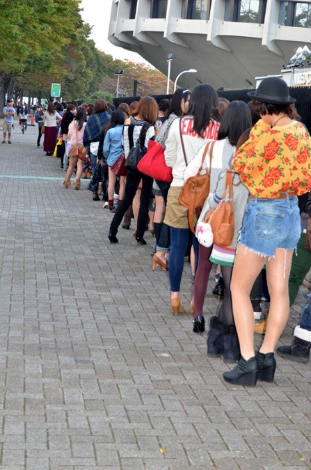 早朝から長蛇の列