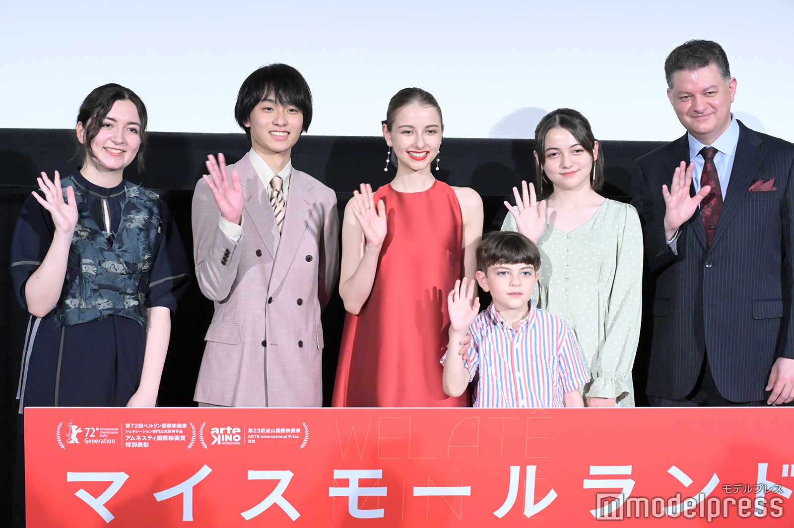 川和田恵真監督、奥平大兼、嵐莉菜、リオン・カーフィザデーさん、リリ・カーフィザデーさん、アラシ・カーフィザデーさん （C）モデルプレス