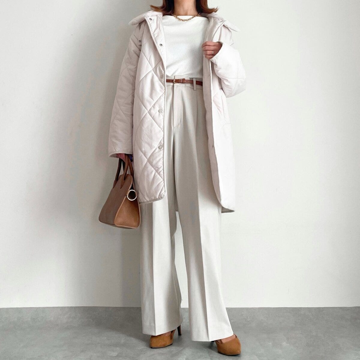 ユニクロタックワイドパンツ　NATURAL　ワントーンコーデ