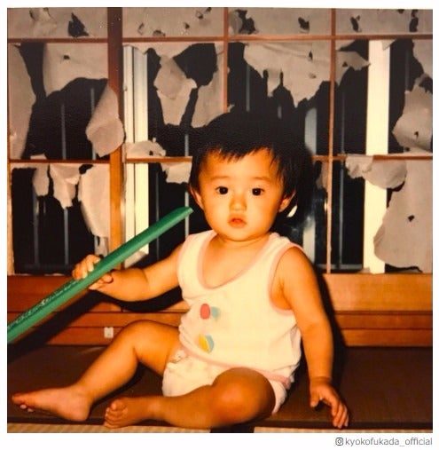 深田恭子、“やんちゃすぎる”幼少期の写真公開に反響「ずっと可愛い」「意外な一面」