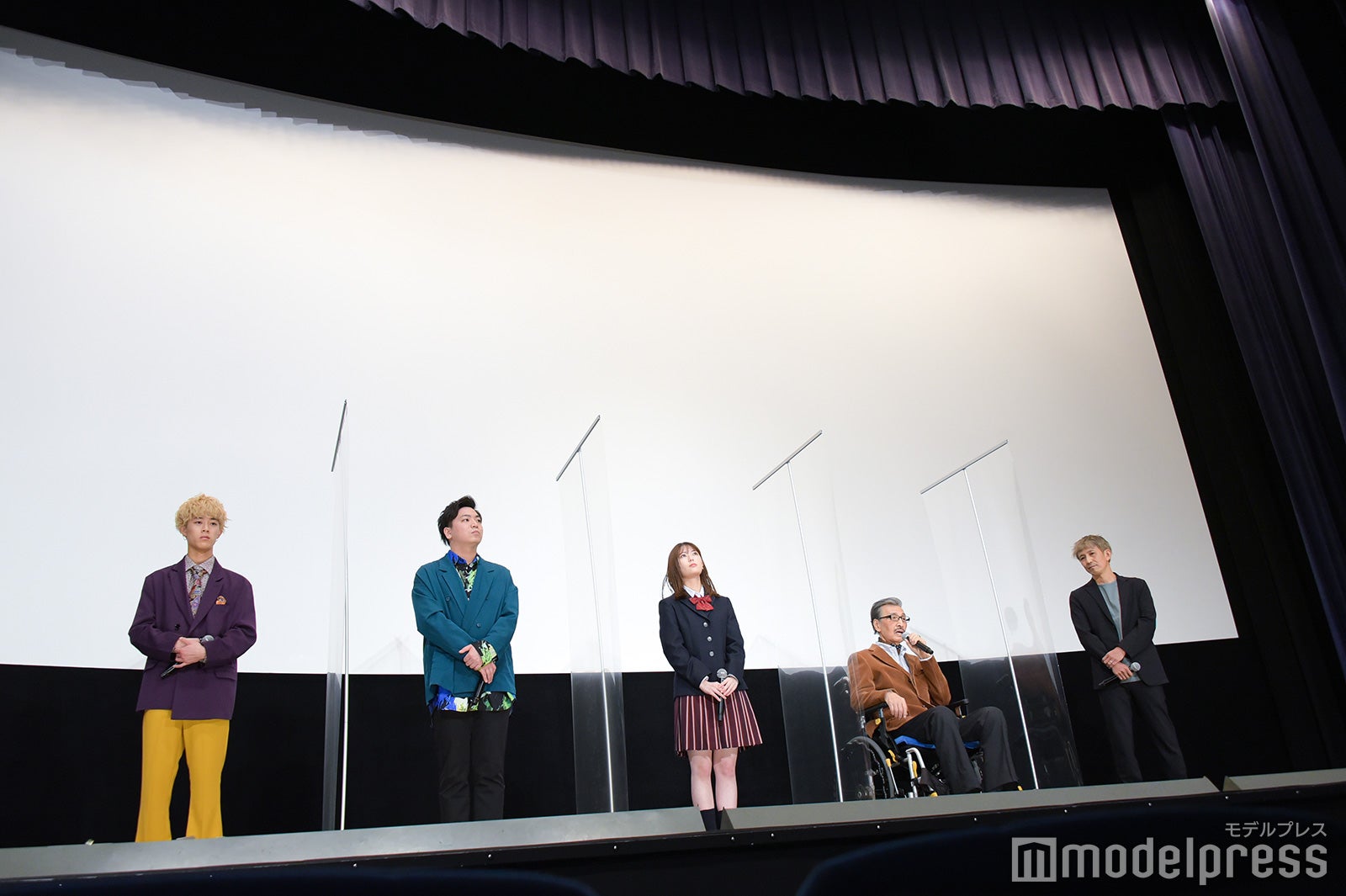 （左から）all at once（NARITO、 ITSUKI）、岩本蓮加、宝田明、三宅伸行監督（C）モデルプレス