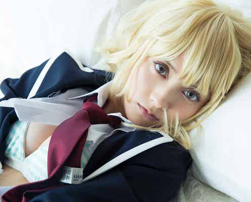 “美人すぎる看護師”桃月なしこ、美バストチラリ&美脚全開 人気マンガキャラに