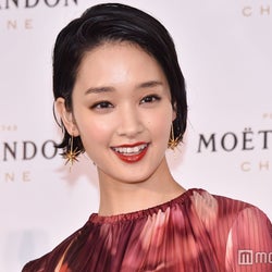 マダム剛力彩芽 表記に結婚か とネット騒然 恋人 前澤氏とパリコレ出席 芯の強い女性になりたい 発言にファンからエール モデルプレス