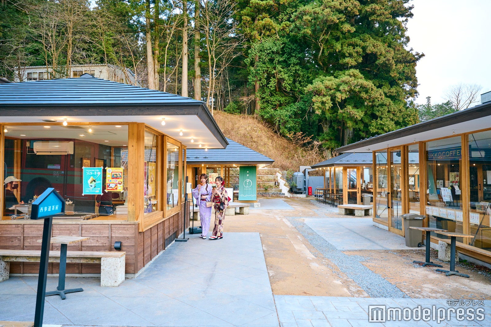 和菓子・カフェ・日光珈琲のコーヒー・炭焼きバルの4種類が揃う西参道茶屋（C）モデルプレス