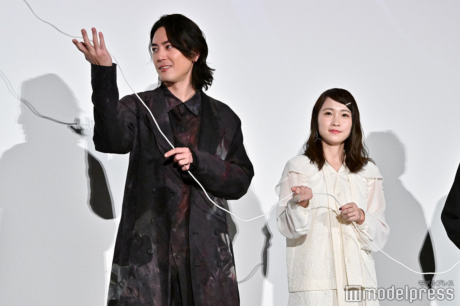 間宮祥太朗、川栄李奈（C）モデルプレス