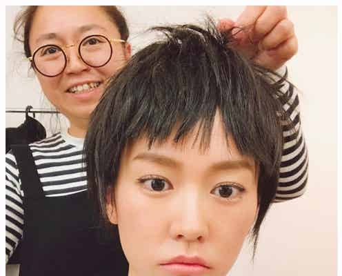 桐谷美玲、黒髪ショート姿が「イケメン」と話題