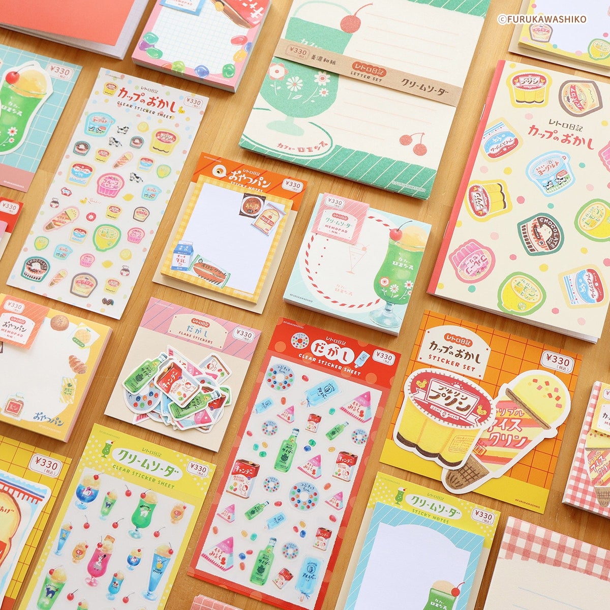 【キャンドゥ】レトロでかわいい！ 懐かしいお菓子モチーフの「古川紙工デザイン」文房具を発売