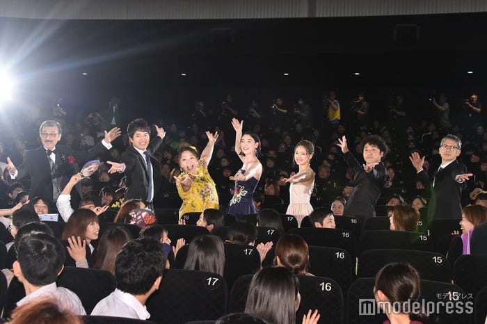 宝田明、三浦貴大、やしろ優、三吉彩花、chay、ムロツヨシ、矢口史靖監督 (C)モデルプレス