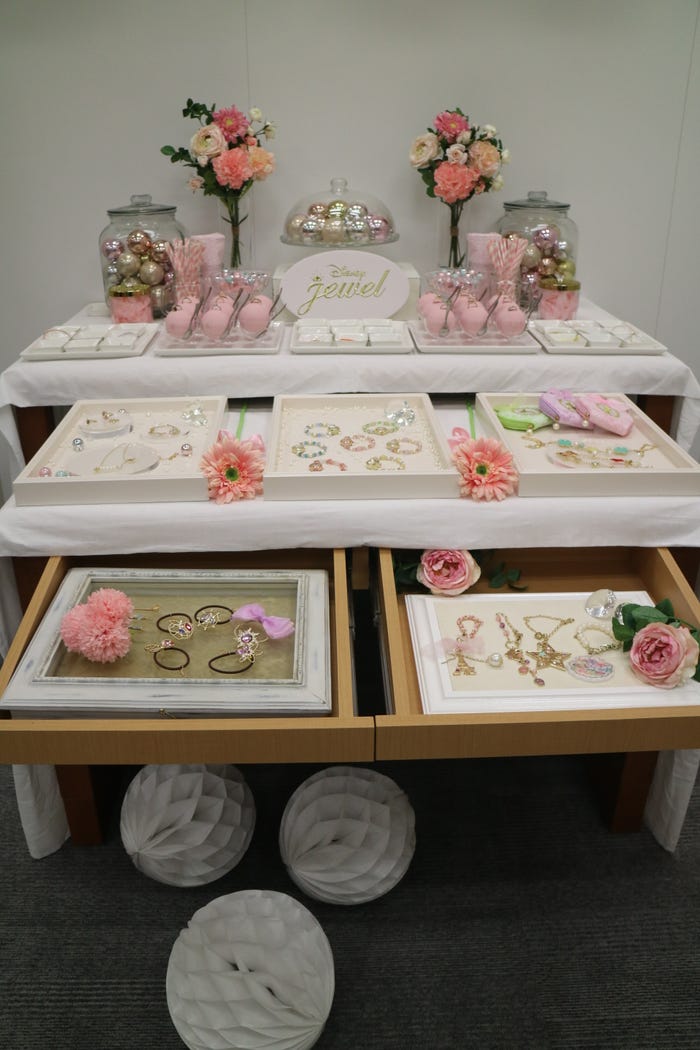 1月から順次発売される「My Treasure Ring」(C)Disney