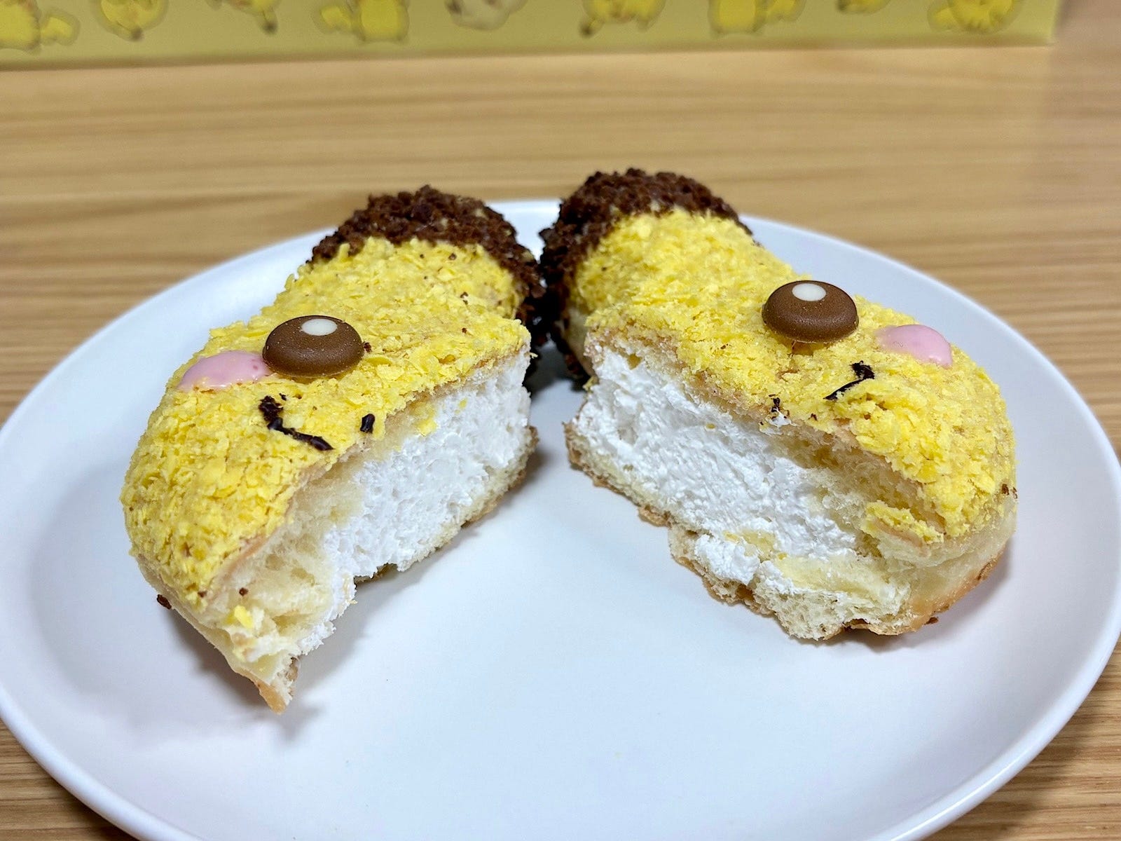 ピカチュウを半分に切ってみました！ 中には甘いホイップクリームがたっぷり