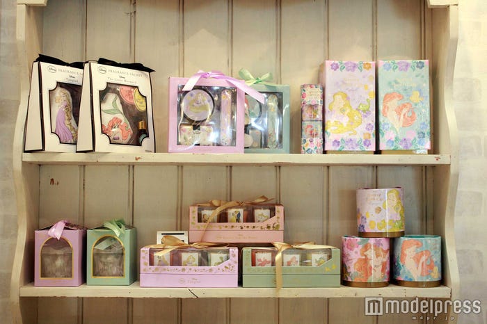 女子力アップグッズがずらり(C)Disney