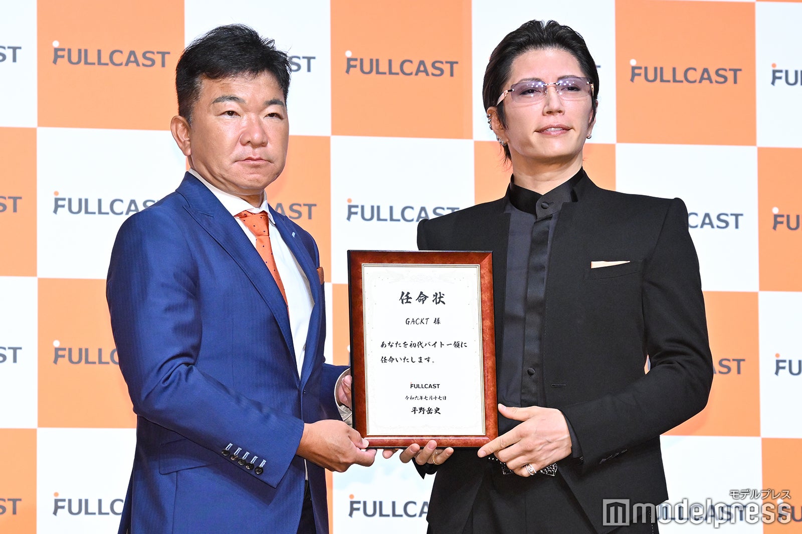 （右）GACKT（C）モデルプレス