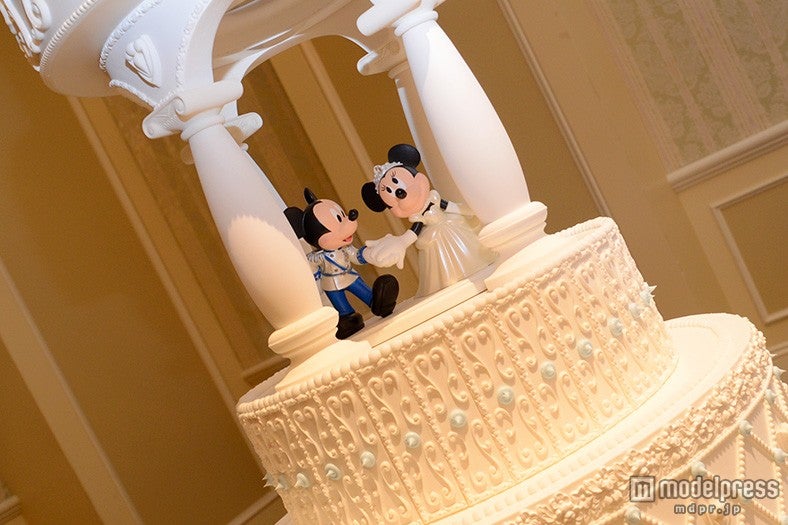 ウェディングケーキにミッキー＆ミニーも