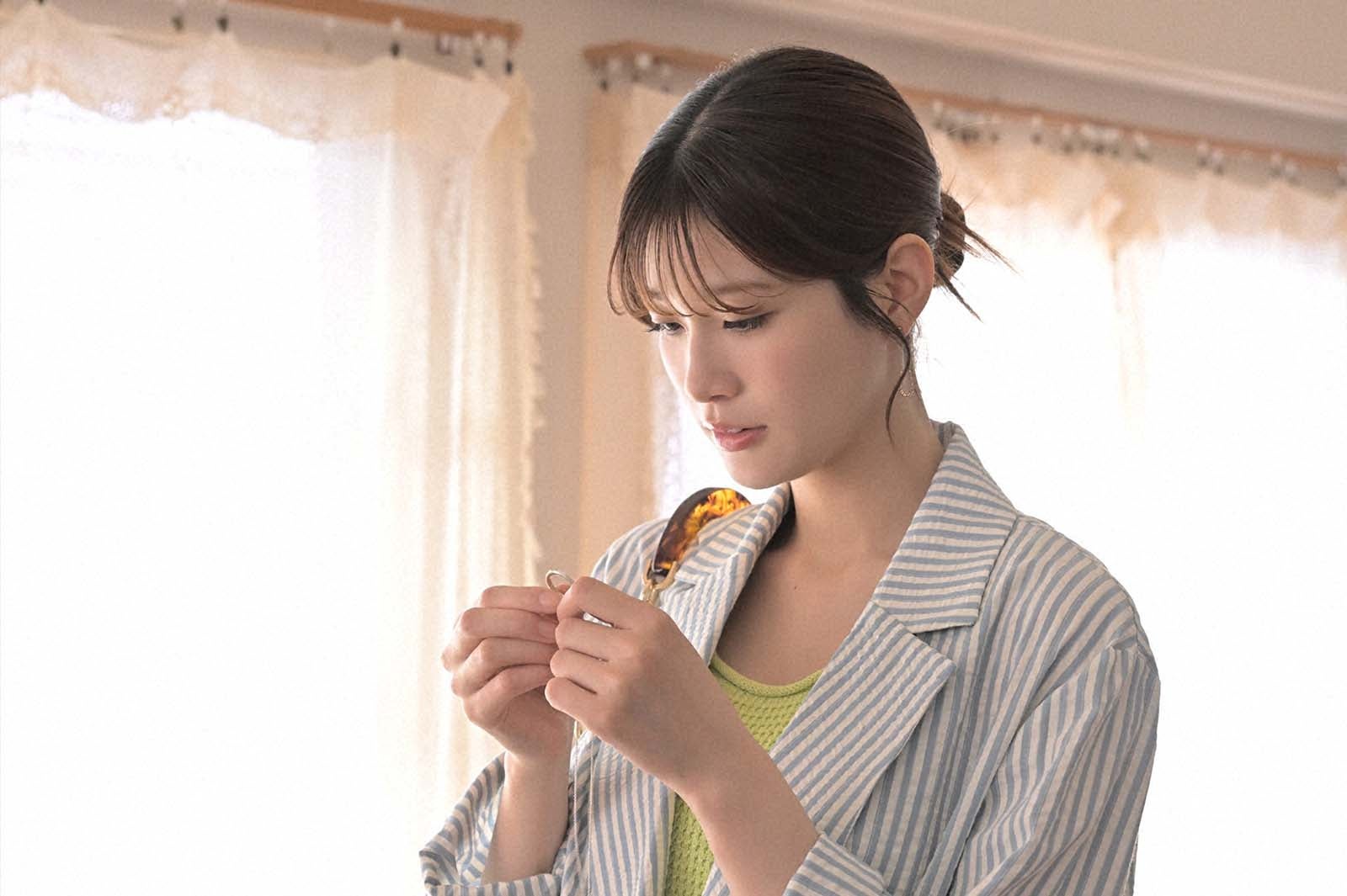 生見愛瑠「くるり～誰が私と恋をした？～」第8話より（C）TBS