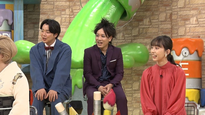 (左から)ぺこぱ(シュウペイ、松陰寺太勇)、井桁弘恵 (C)日本テレビ