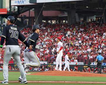 オリックス開始2分で先制！中川圭太が先頭打者本塁打 マツダスタジアムが騒然 3球目を左翼席へ4号ソロ