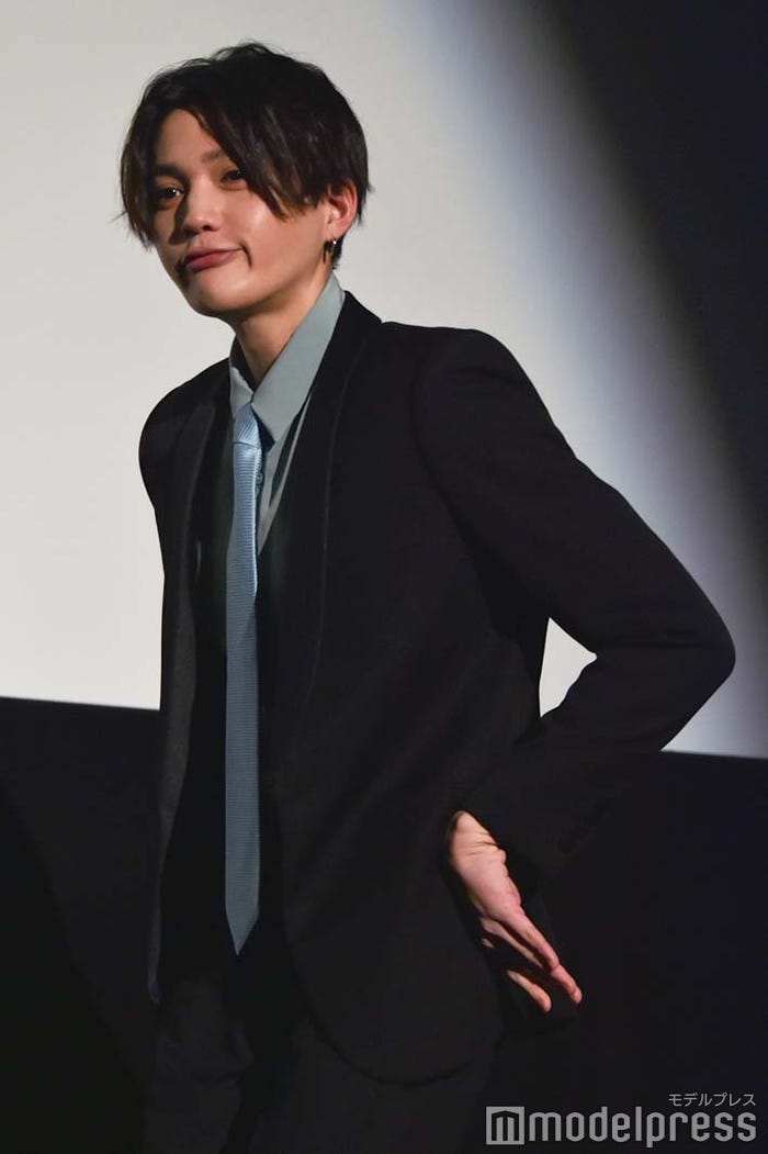 アヒル隊長になりきる八木勇征 (C)モデルプレス