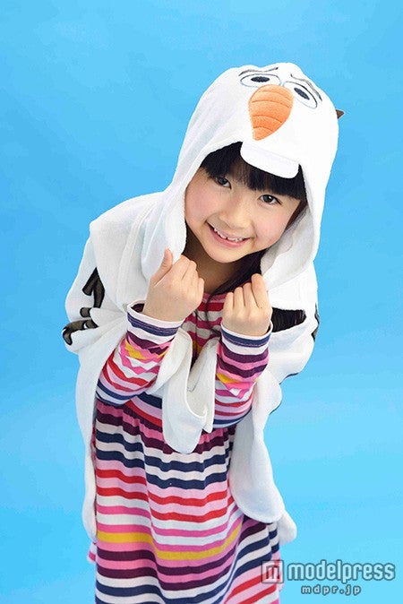 オラフのフードタオル着用イメージ（C）Disney