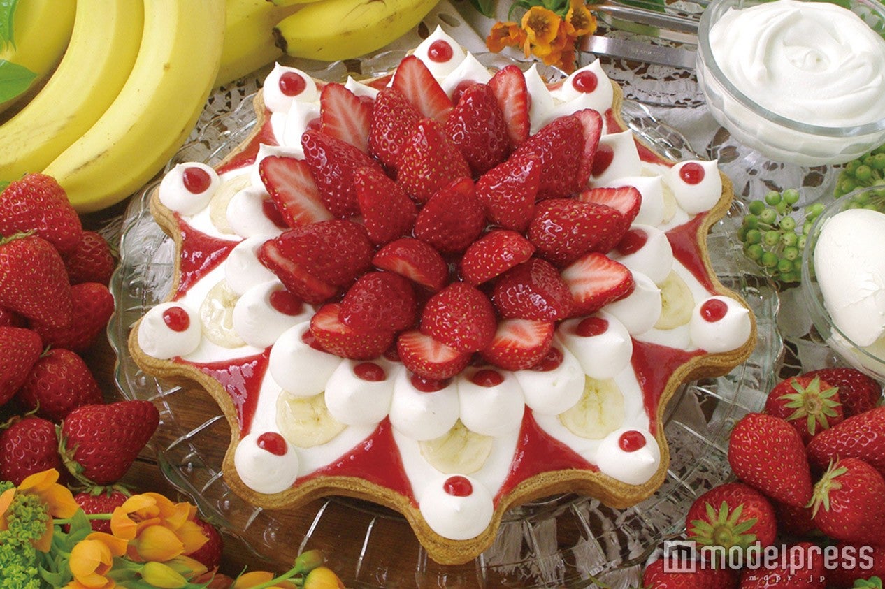 「金平糖型 イチゴとバナナレアチーズのタルト」piece：735円／whole（25cm）：7,020円