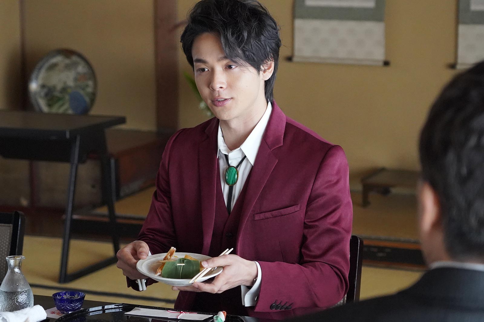 中村倫也「美食探偵 明智五郎」第6話より（C）日本テレビ