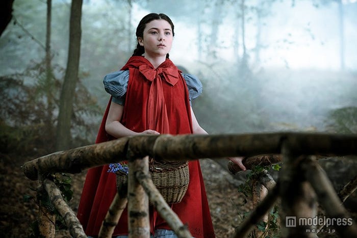 映画「イントゥ・ザ・ウッズ」で“赤ずきん”を演じたリラ・クロフォード(C)2015Disney Enterprises,INC.All Rights Reserved.