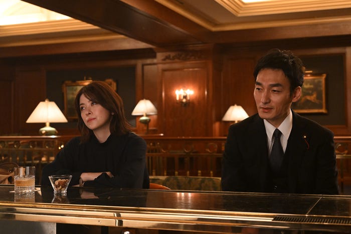 宮澤エマ、草なぎ剛 「罠の戦争」最終話より(C)カンテレ