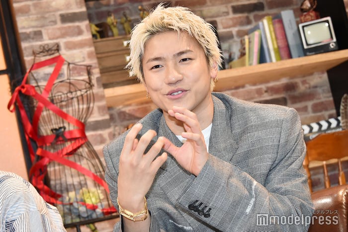 照れらながら“メンバー愛”を熱弁する小森隼(C)モデルプレス