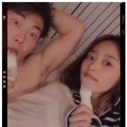 モデルプレス - 近藤千尋、ジャンポケ太田博久と夜の夫婦タイム「ひーぼぉくんのセミヌード」ラブラブ動画に反響