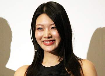 風吹ケイがガチ恋芸人とウエディングドレスでツーショット「市役所行ってくれそのまま」「涙が止まりません」