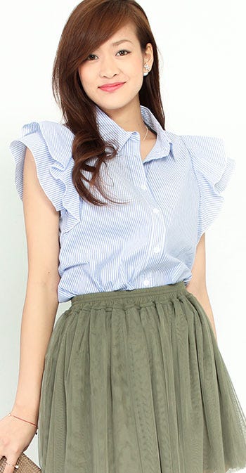ラッフル袖ストライプブロードブラウス「salus」2,490円(税込)