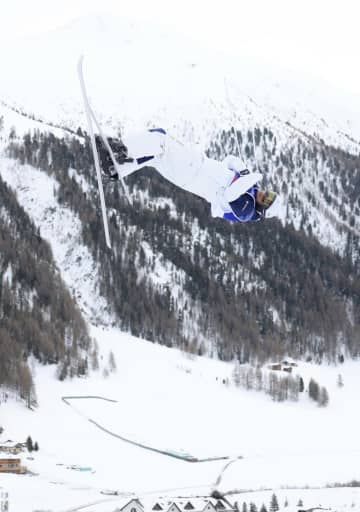 モーグル男子 V候補の堀島行真は5位で上位8人の決勝へ 得点が上がらず場内からはどよめきも 島川は敗退