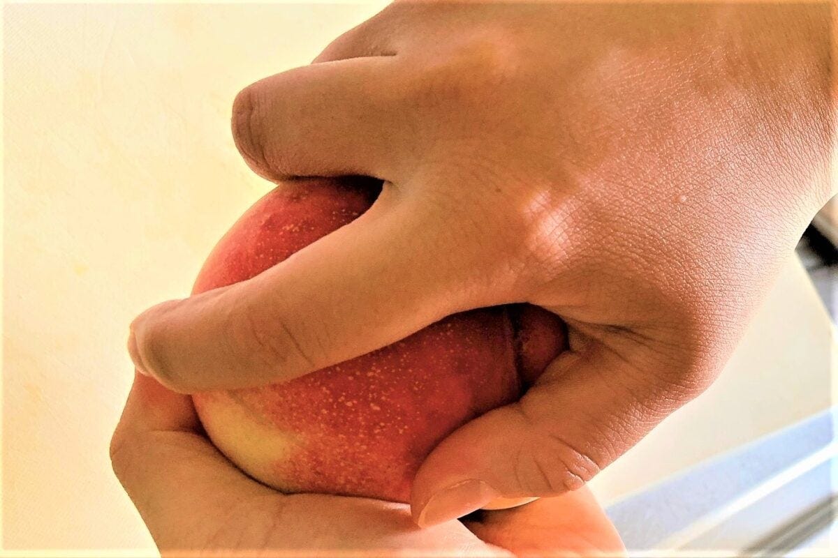 桃のルービックキューブ切り