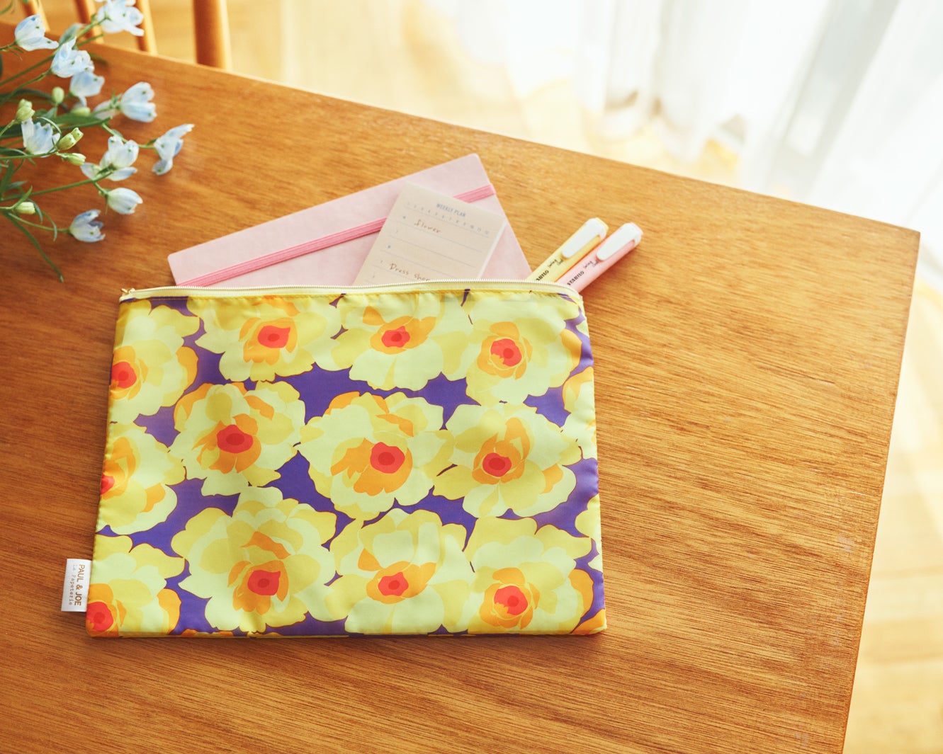 「ゼクシィ 国内ウエディング 2022 Summer＆Autumn」付録「PAUL&JOE La Papeterie」マルチポーチ（提供写真）