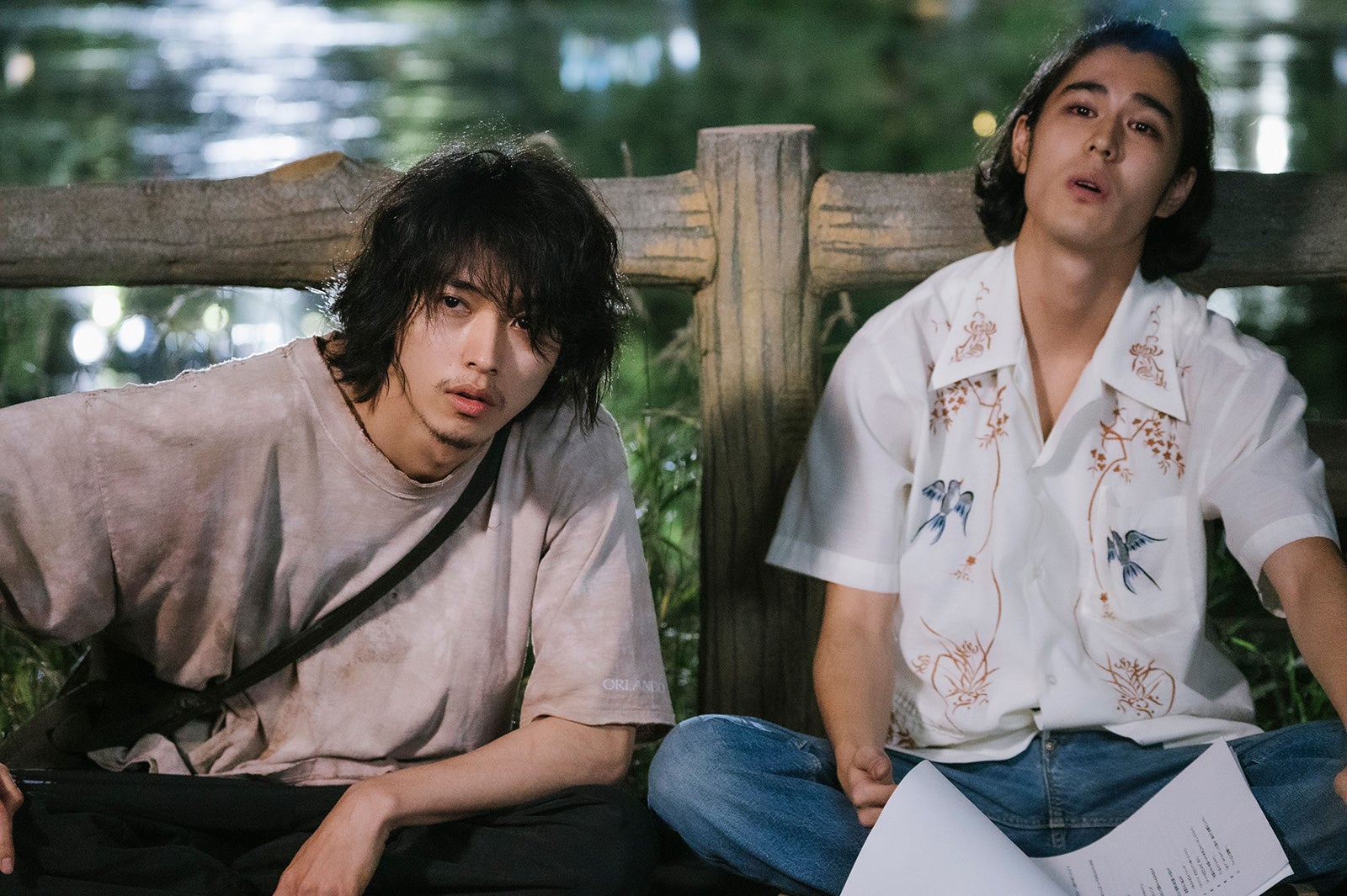 （左）山崎賢人（C）2020「劇場」製作委員会