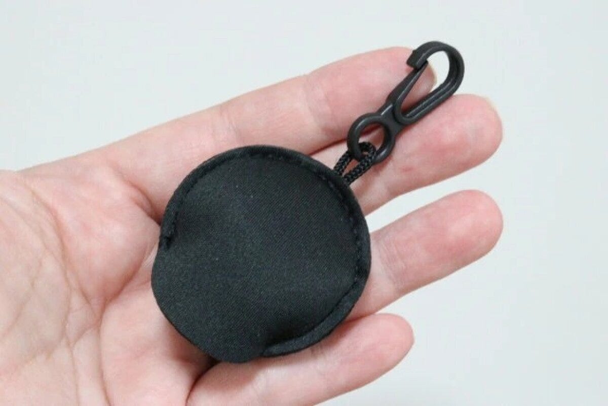 ダイソー　収納ポーチ付メガネ拭き