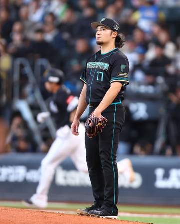 日本ハム ソフトバンクに痛恨の開幕4連敗 伊藤がまさか6回途中6失点KO エースが開幕戦に続き鷹打線につかまる 打線も上沢攻略できず