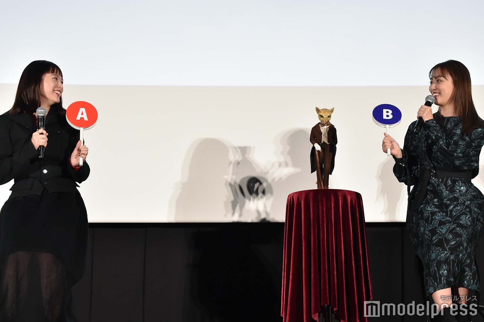 意見が分かれた清野菜名、内田理央 （C）モデルプレス