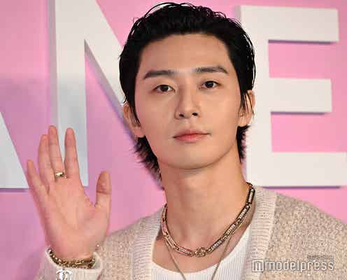 パク・ソジュン、背筋際立つプールショット 南国での近況報告に反響「セクシー」「ほろ酔い?」