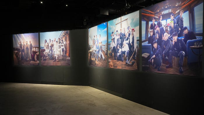 「LAPOSTA GALLERY 2025」(C)LAPONE ENTERTAINMENT/(C)LAPONE GIRLS