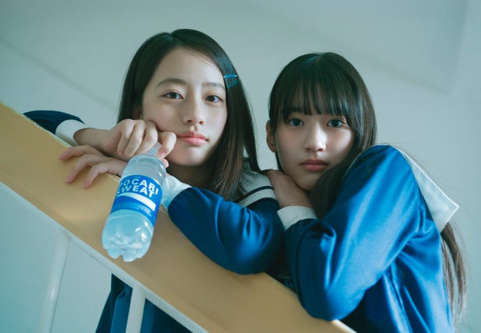 池端杏慈、椿「ポカリスエット2024『潜在能力は君の中。』春」より(提供写真)